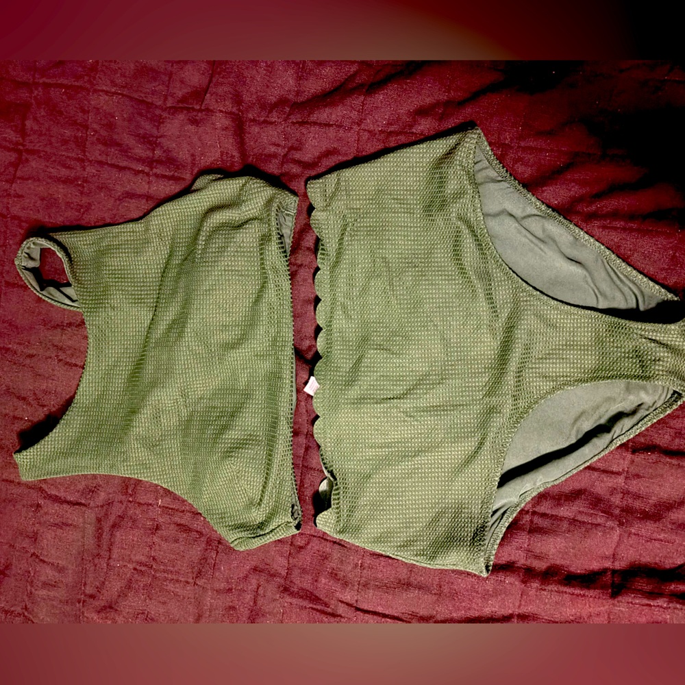 Aerie Olive Scalloped Edge Set